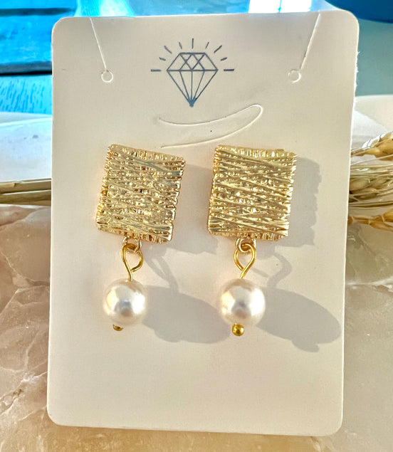 Mistique Pearl Earrings