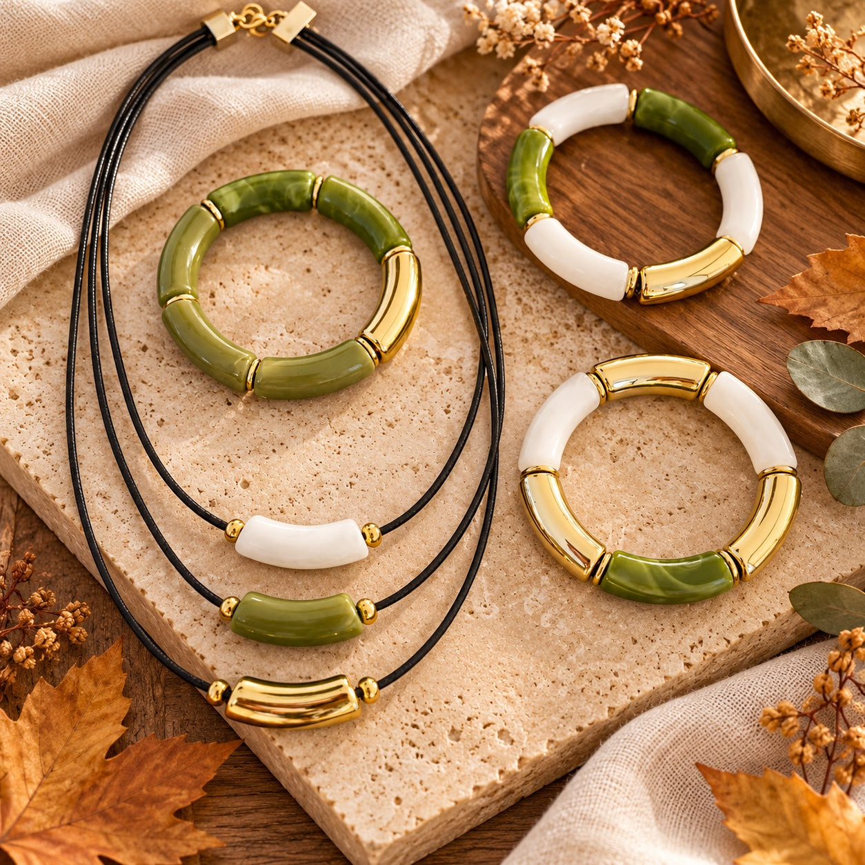 Complete necklace and three bracelets set